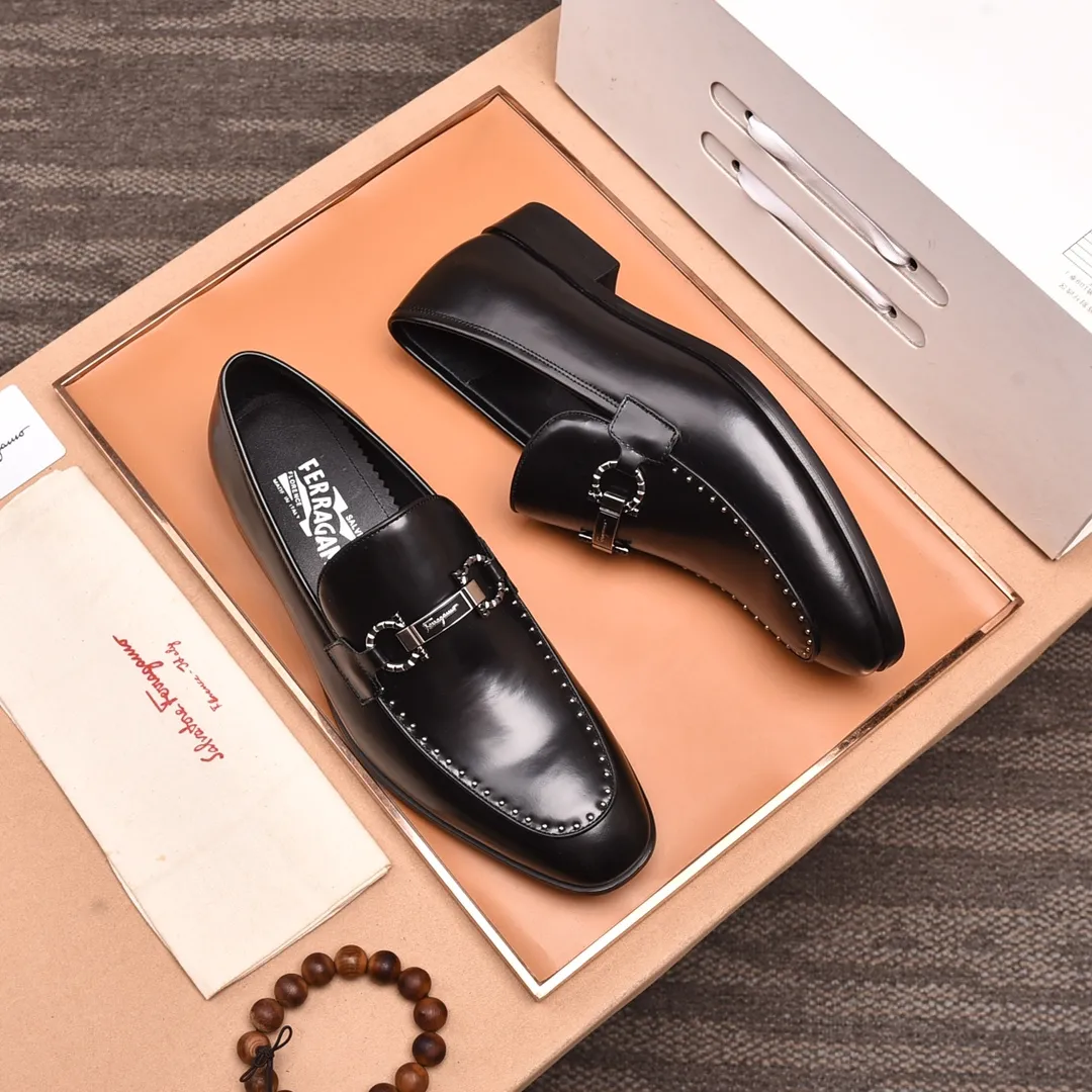 Men's shoes 💰540📛📛(water-dyed cowhide) Salvatore Ferragamo high-end (Salvatore Ferragamo) is the world's top luxury footwear brand. It comes from the fashion kingdom of Italy and is famous all over the world for its traditional handmade design and novel styles...🚶🏻🚶🏻New suit shoes are available simultaneously at the counter. This model is purely handmade. The fabric is imported from Italy's original first-layer cowhide. Soft water-dyed cowhide lining. Original authentic outsole🌀🌀Size: 38➖45